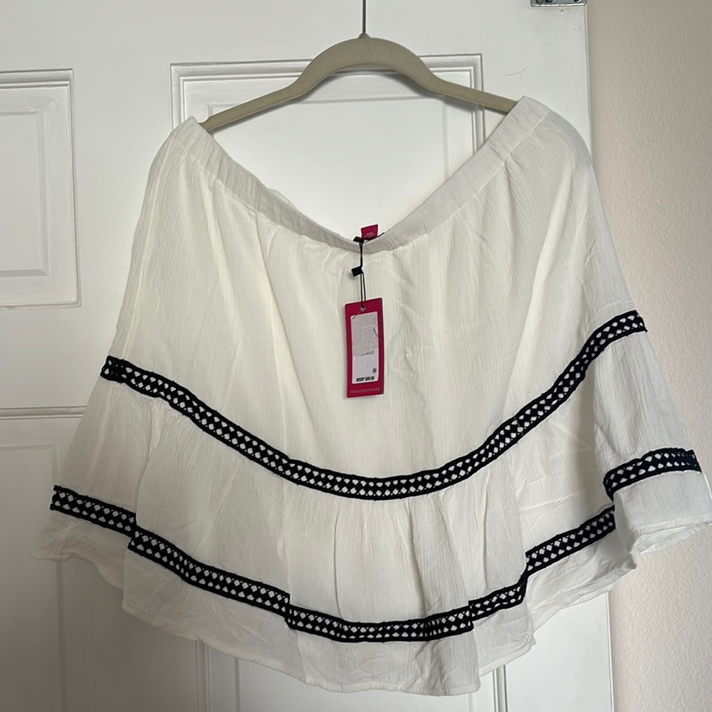 Vince Camuto White and Black Skater Large Skirt NWT